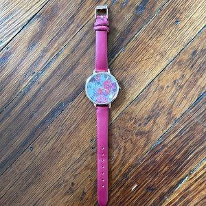 The perfect wristwatch for fall 🍁🍂 from the LOFT